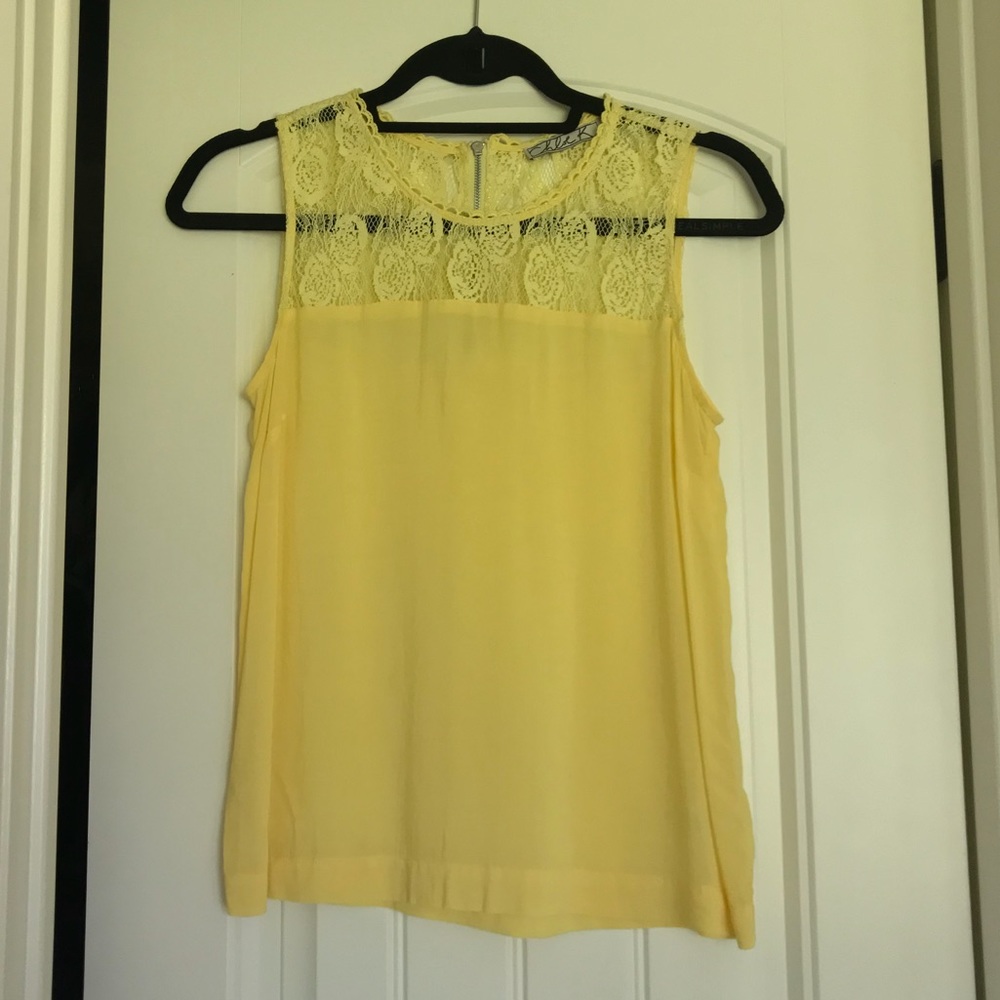 Chloe K sleeveless blouse yellow lace zipper